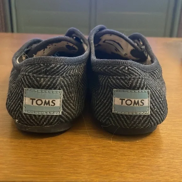 EUC Toms slip ons size 6.5 - Picture 3 of 5